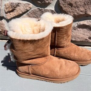 Ugg Bailey Bow, like new